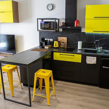 Apartman Yellow Submarine Se Slunnou Terasou Kutna Hora Bagian luar foto